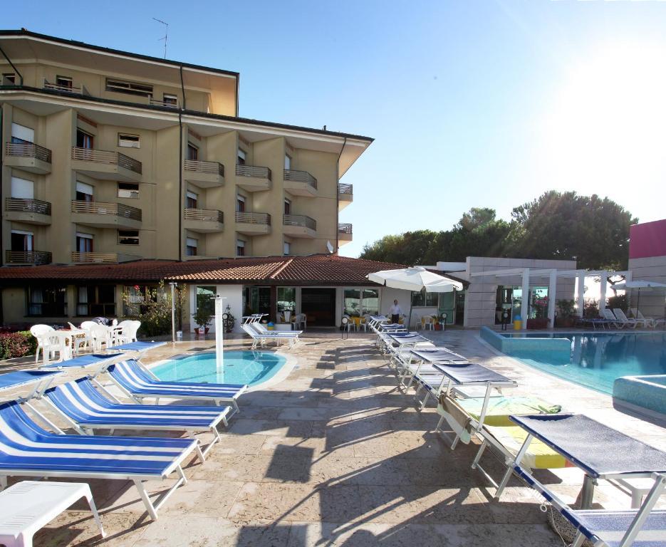 Hotel Bristol Lignano Sabbiadoro Exteriér fotografie