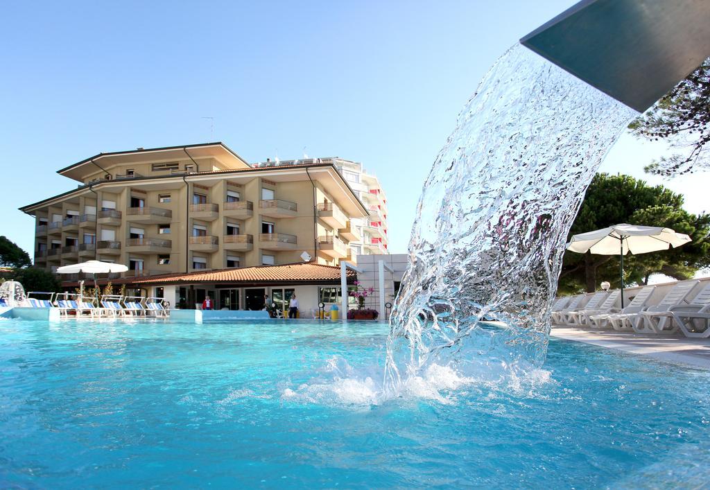 Hotel Bristol Lignano Sabbiadoro Exteriér fotografie